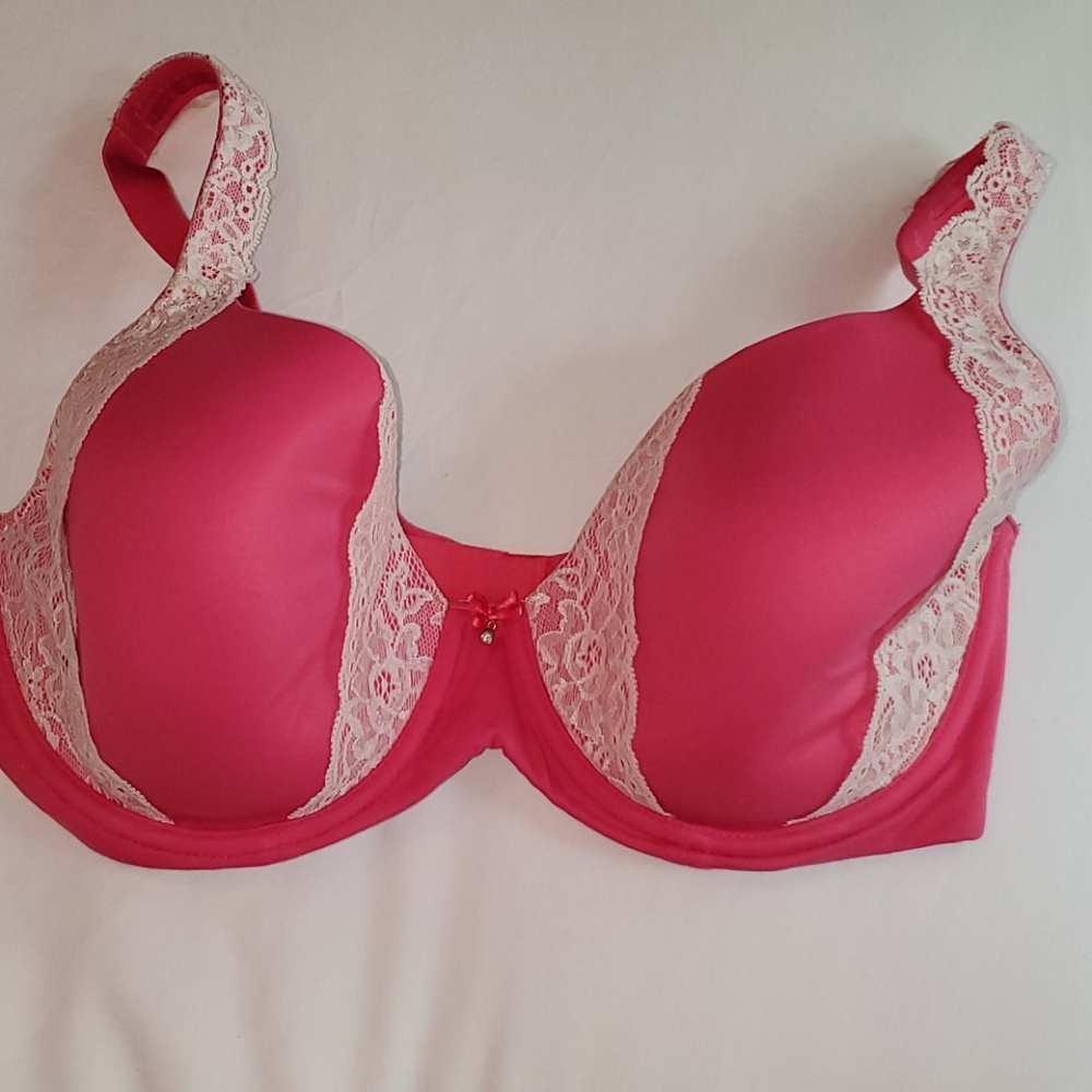 Soma brand 36DDD lace bra.